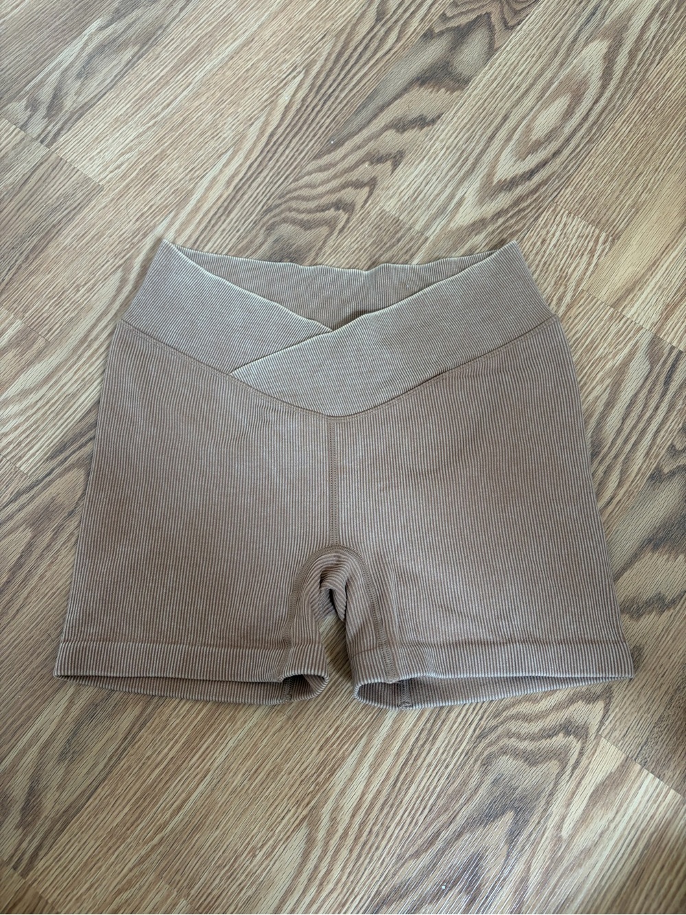 JoyLab Ribbed High-Waist V-Crossover Bike Shorts - Taupe